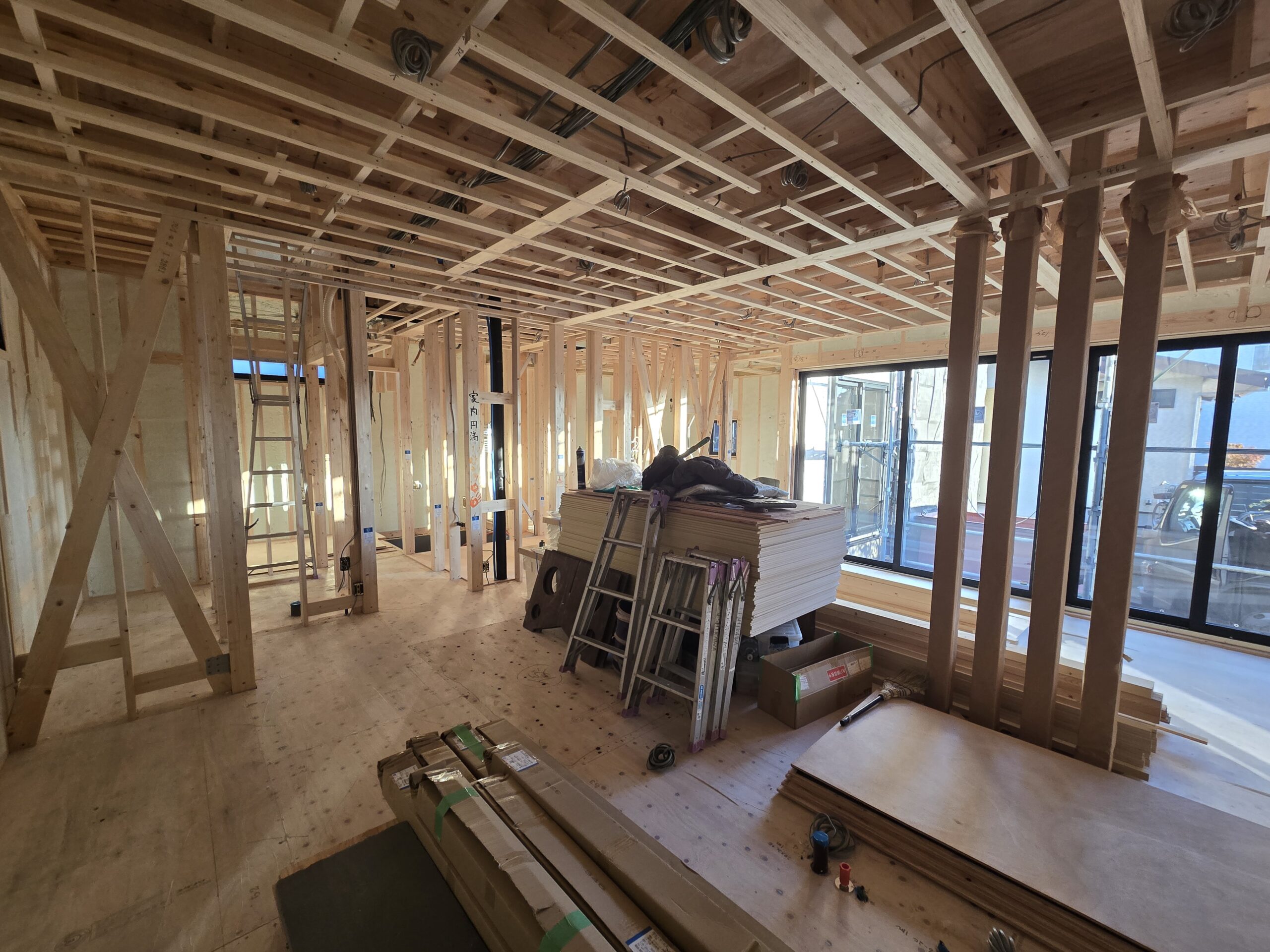 上棟から2週間の現場状況 吹き付け断熱完了